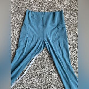Athleta woman’s cropped leggings in size M in gently used condition